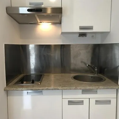Ferdea : Studio Coquet Avec Terrasse Et Piscine