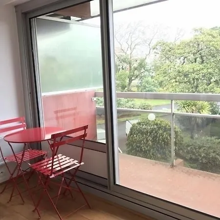 Ferdea : Studio Coquet Avec Terrasse Et Piscine
